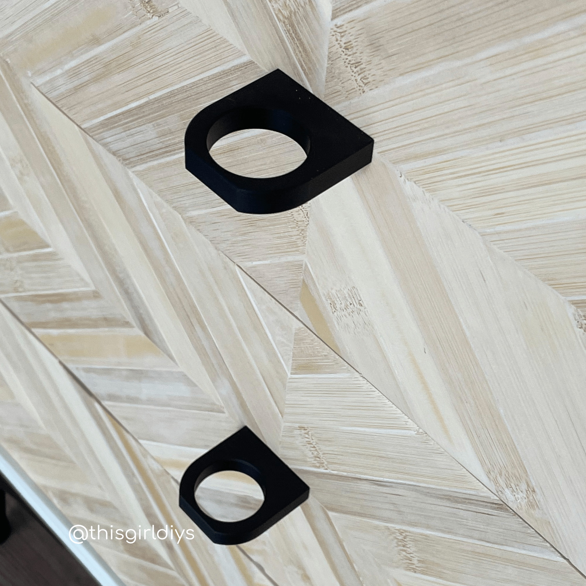 Plank Hardware 1.57'' (1.26'' CC) KNIGHT Cabinet Ring Pull - Black
