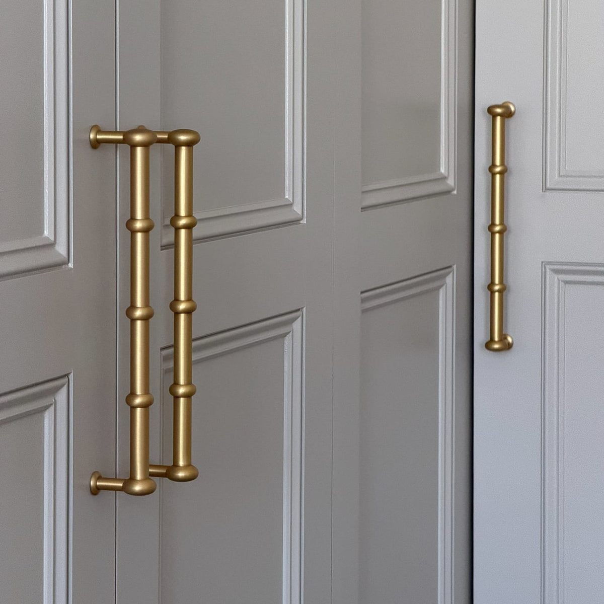 Plank Hardware 18.86" (18" CC) PEYTON Appliance Pull - Heirloom Brass
