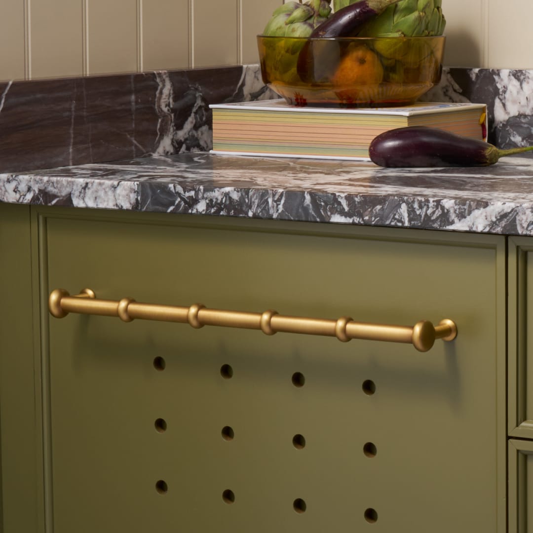 Plank Hardware 18.86" (18" CC) PEYTON Heavyweight Pull - Heirloom Brass