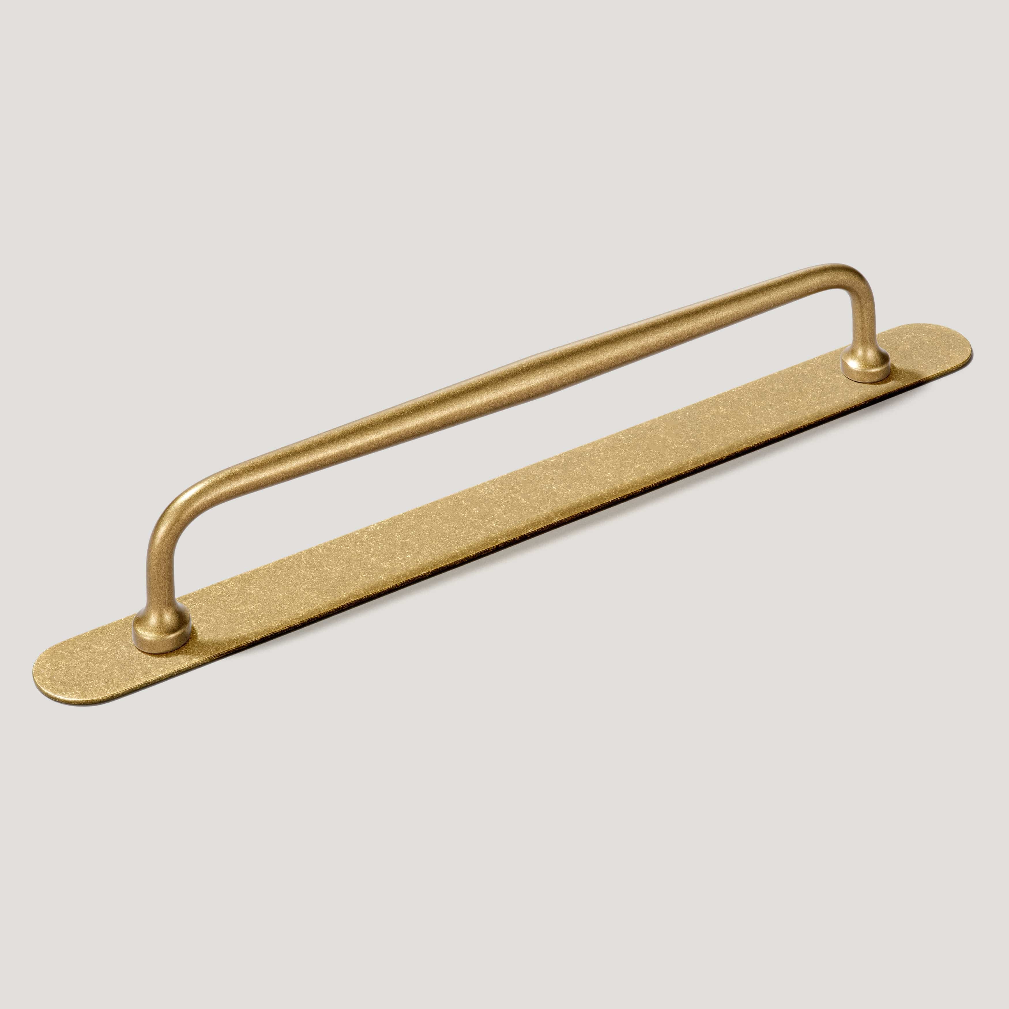 Plank Hardware 4.37" (3.9" CC) / Pull with Backplate GRAYSON Traditional D-Bar Pull - Aged Brass