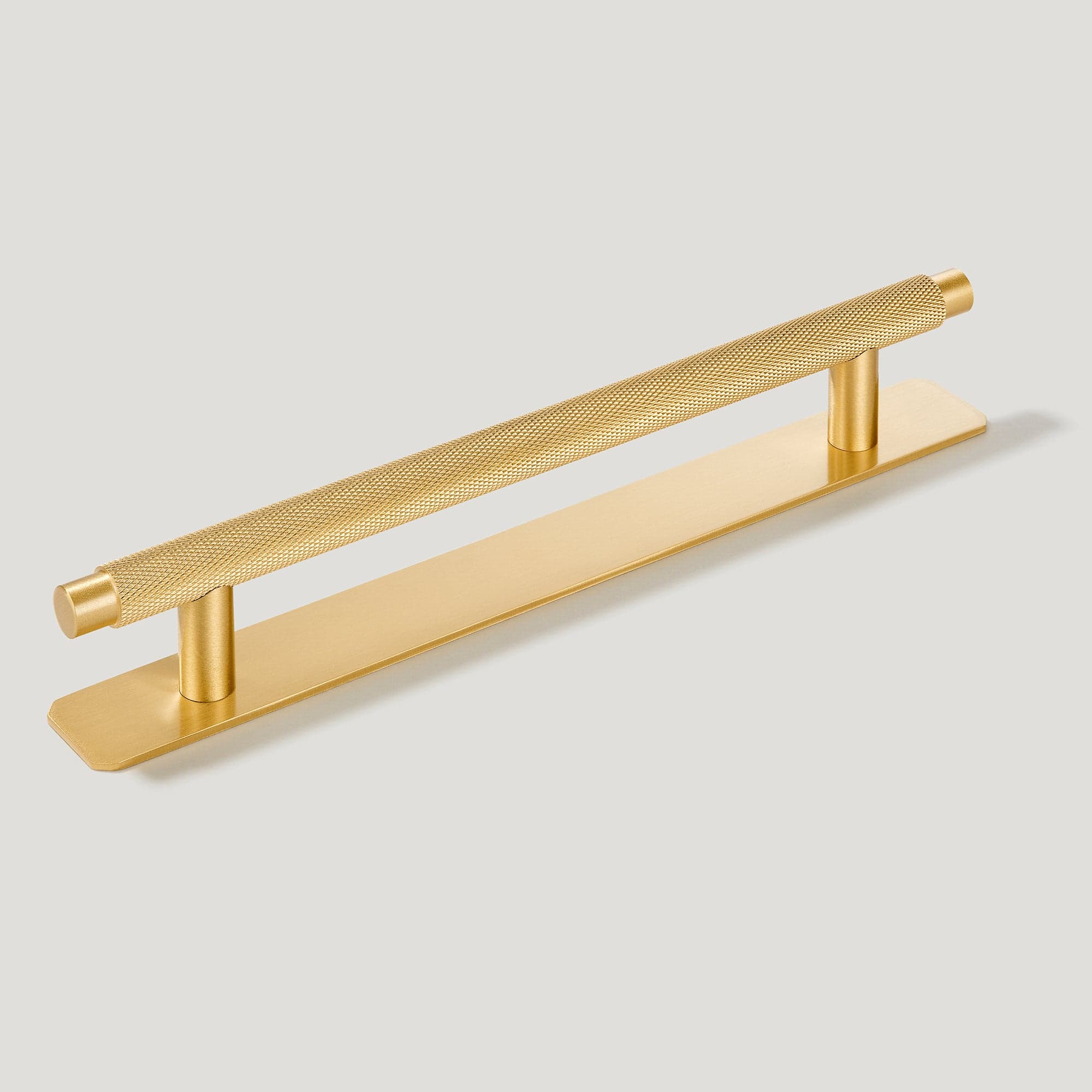 Plank Hardware 6.30'' (3.78'' CC) / Handle with Backplate KEPLER Knurled T-Bar Pull - Brass