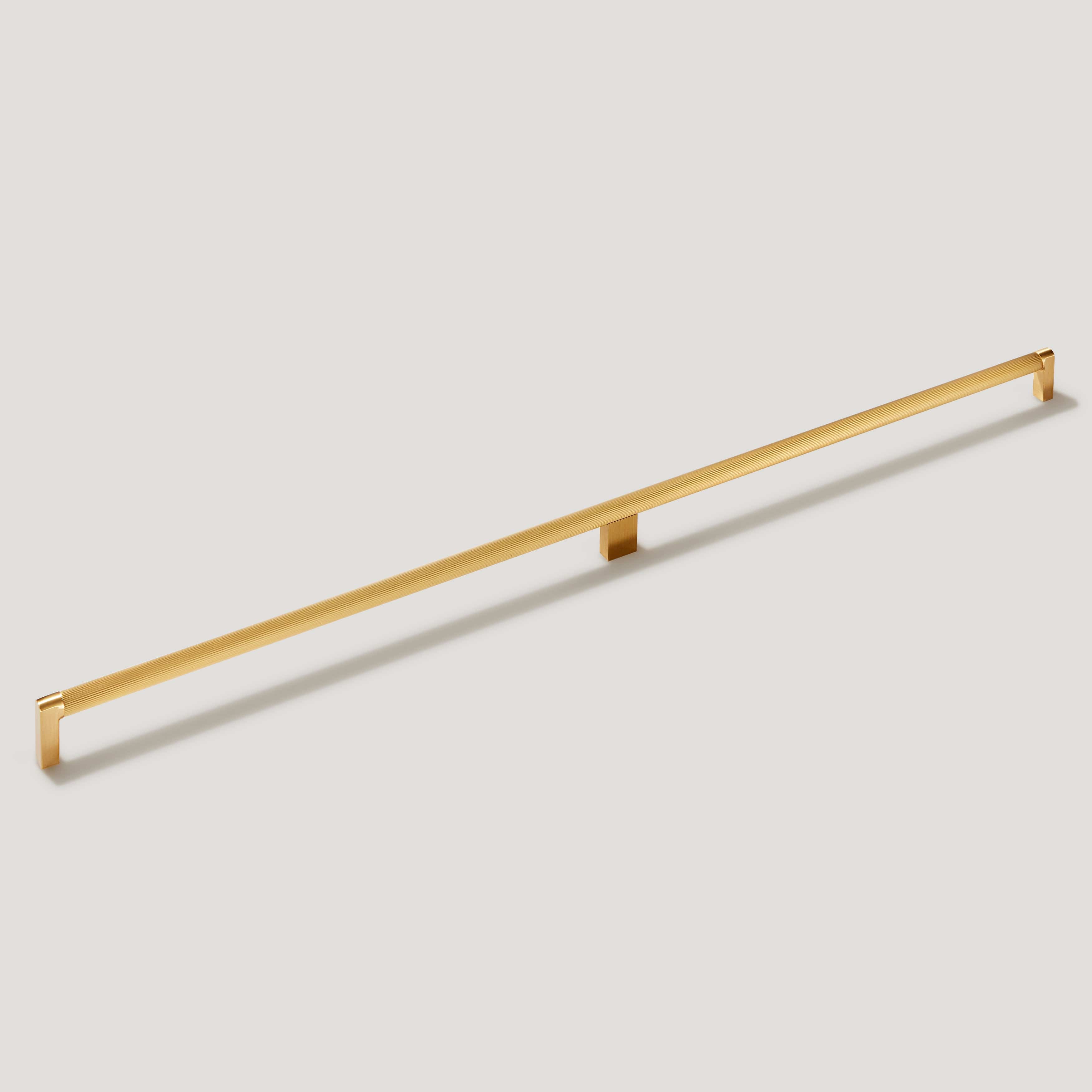 Plank Hardware 682mm (672mm CC) BECKER D Bar Handle - Brass