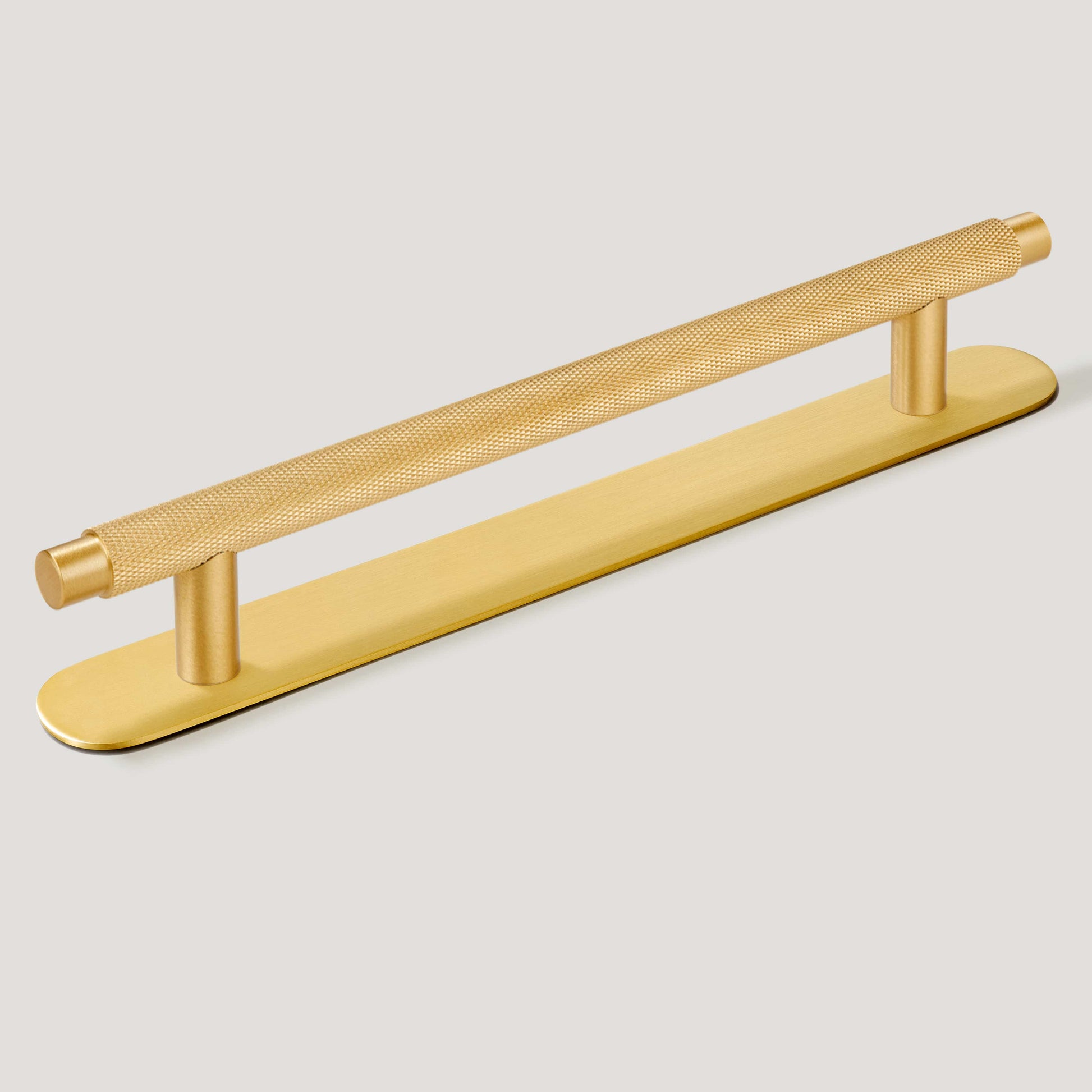 Plank Hardware 8.66'' (6.30'' CC) / Pull with Round Backplate KEPLER Knurled Pull - Brass