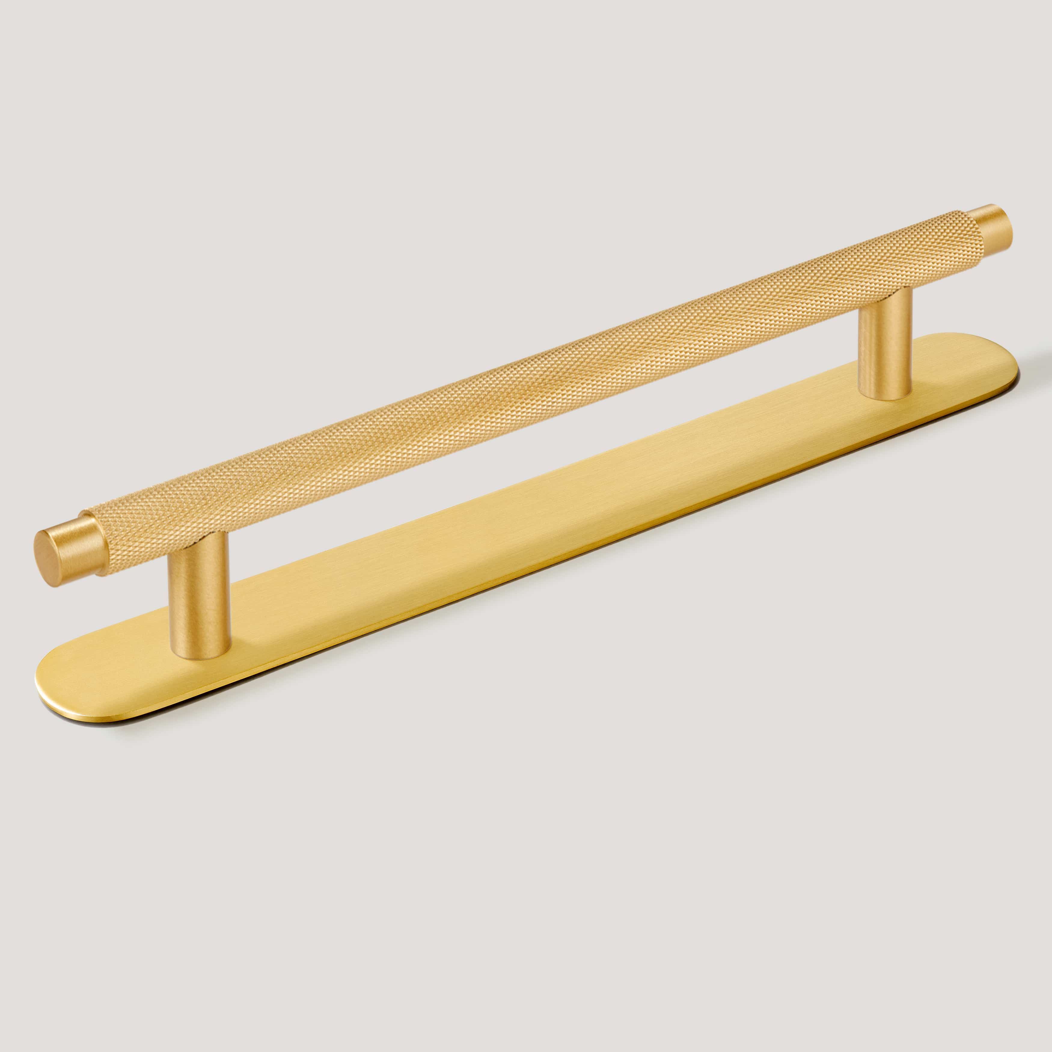 Plank Hardware 8.66'' (6.30'' CC) / Pull with Round Backplate KEPLER Knurled Pull - Brass