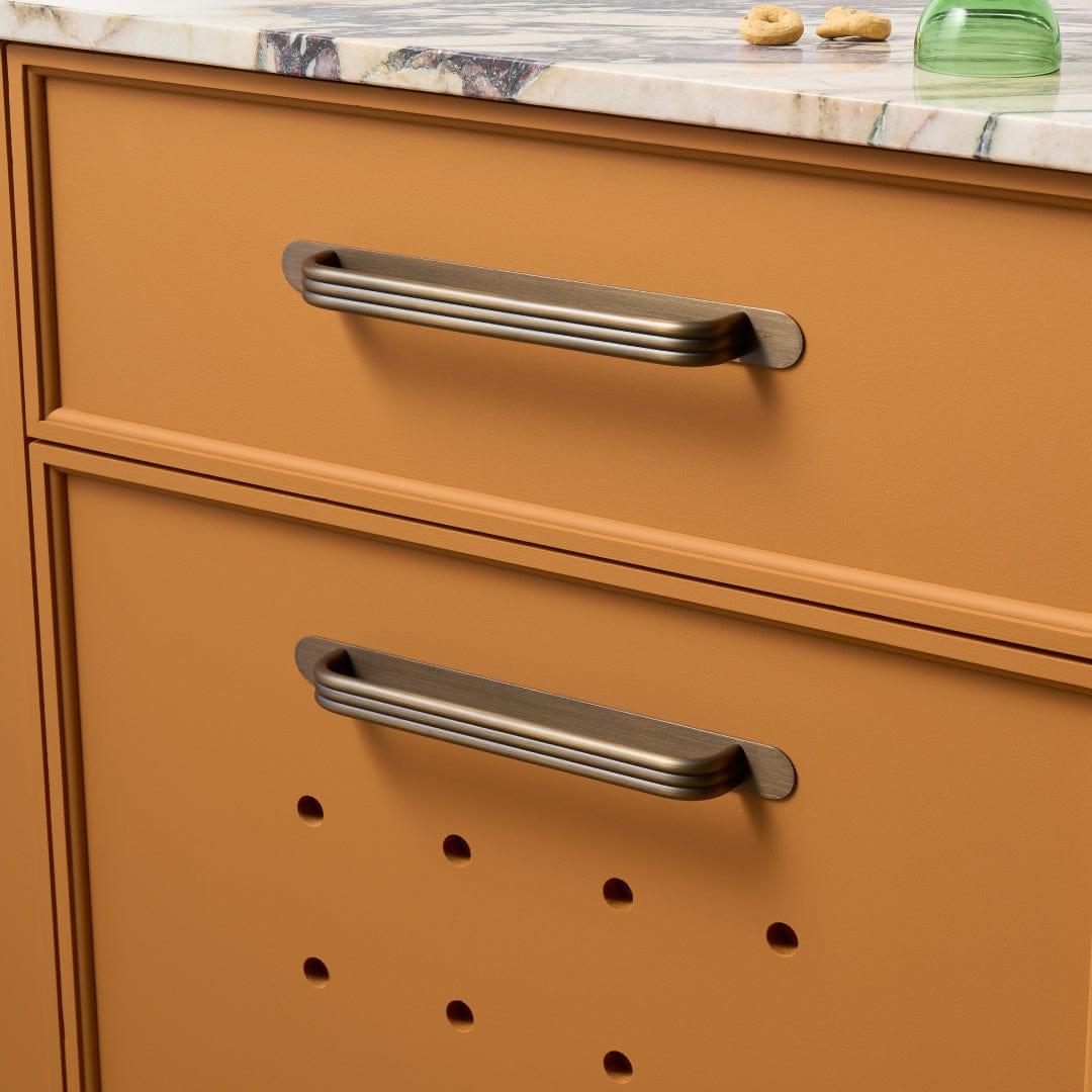 Plank Hardware ALVA D Bar Pull -  Antique Brass