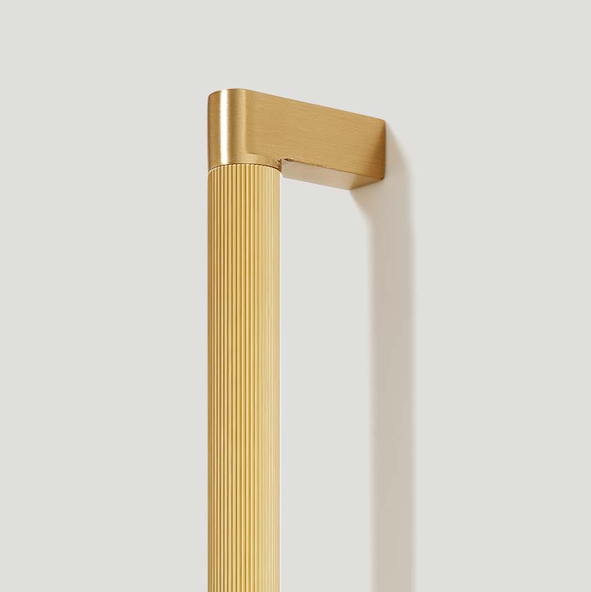 Plank Hardware BECKER Appliance Pull - Brass
