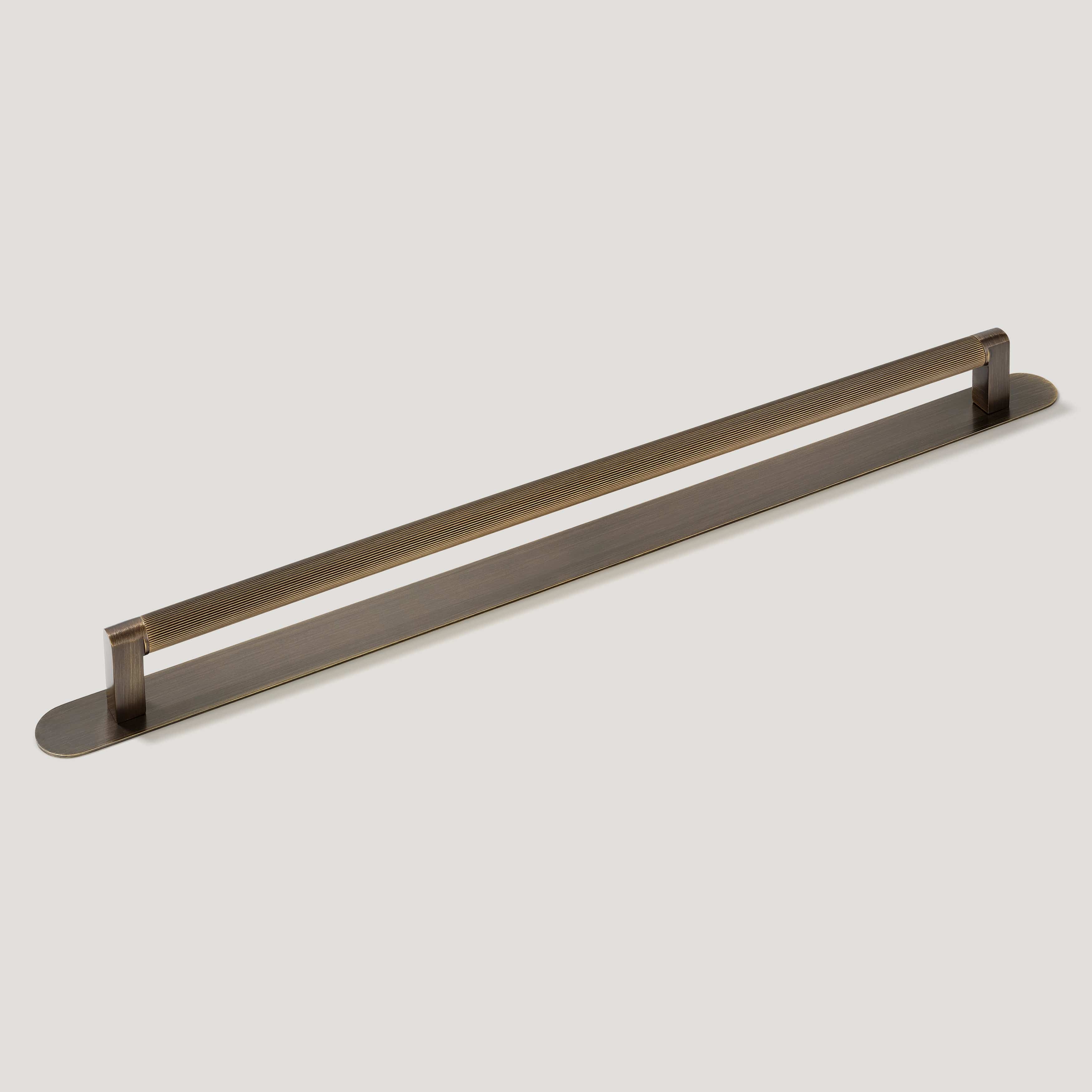 Plank Hardware BECKER Heavyweight 470mm D Bar Handle - Antique Brass