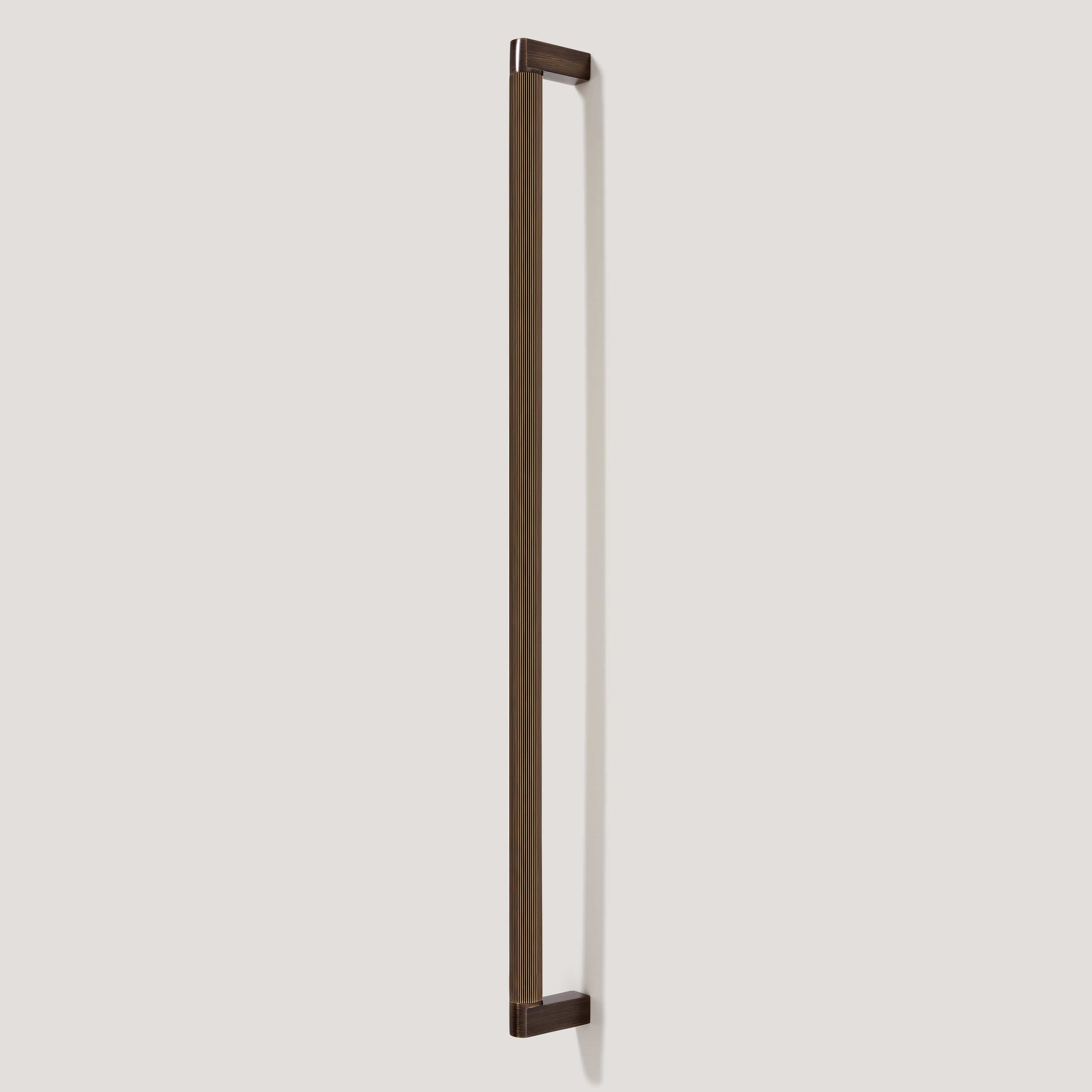 Plank Hardware BECKER Heavyweight 470mm D Bar Handle - Antique Brass