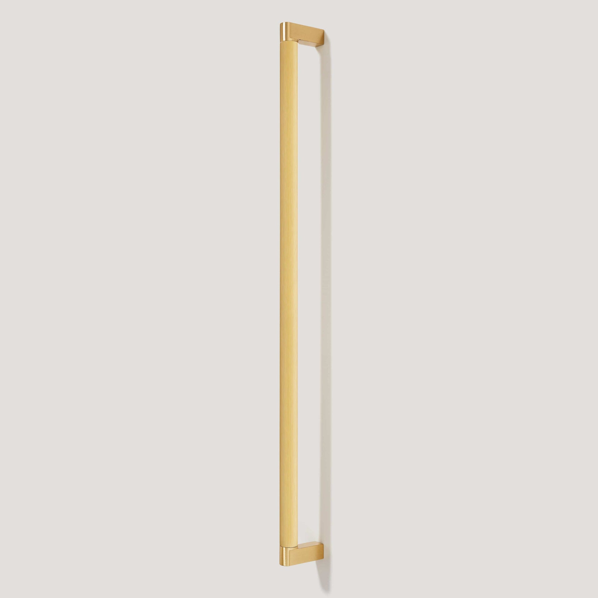 Plank Hardware BECKER Heavyweight 470mm D Bar Handle - Brass
