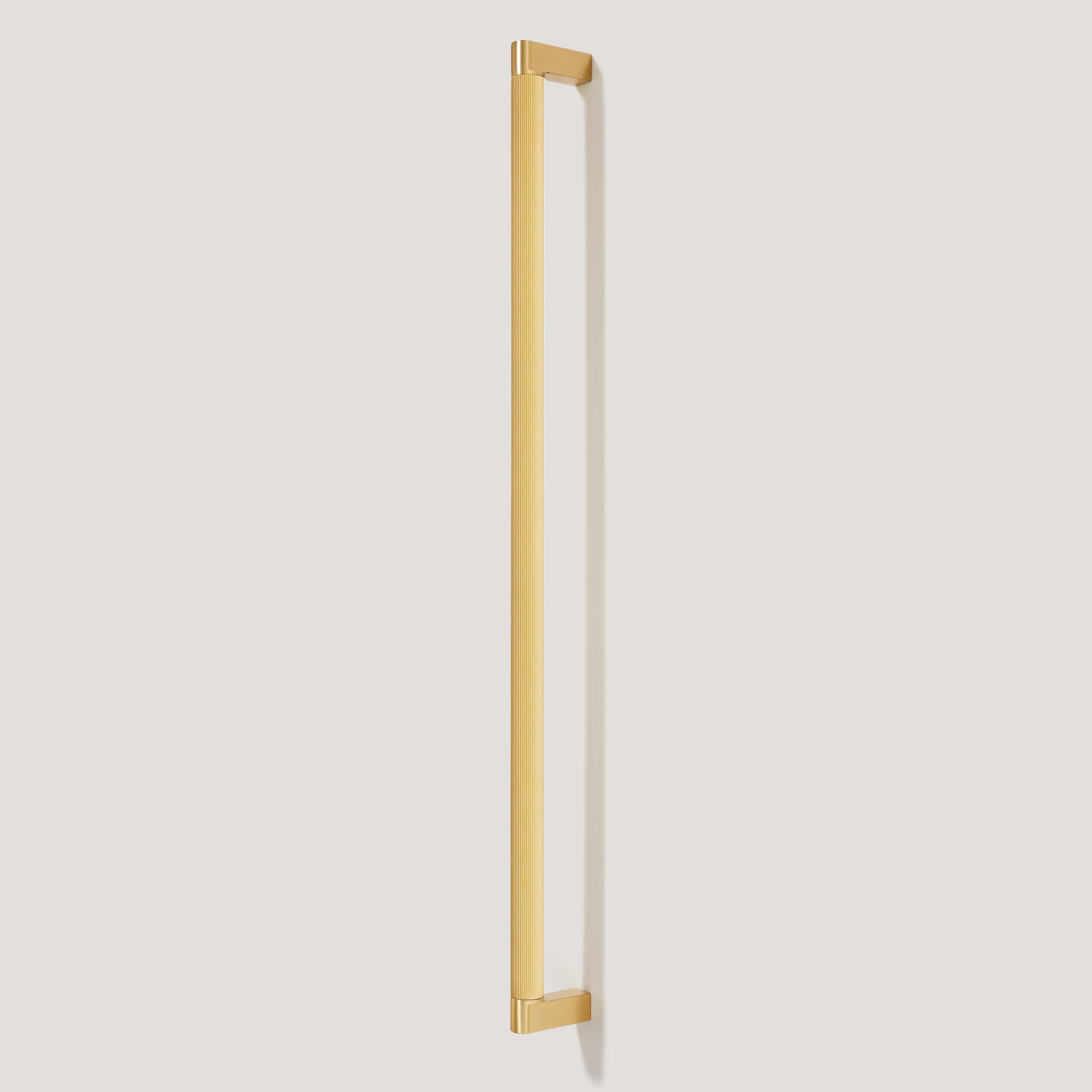 Plank Hardware BECKER Heavyweight 470mm D Bar Handle - Brass