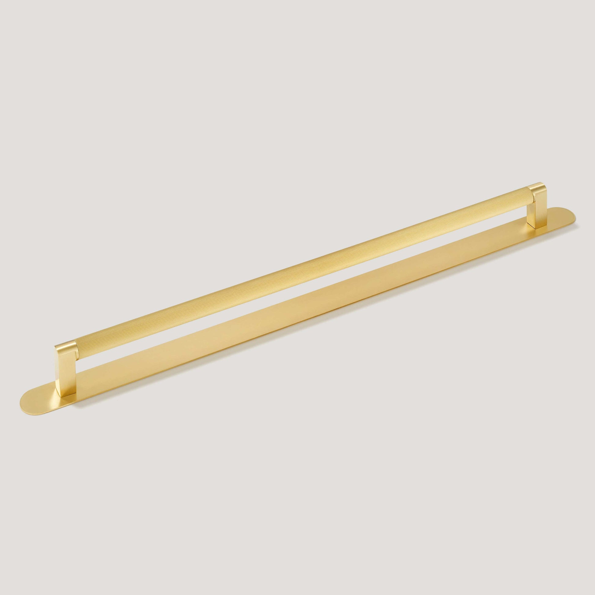 Plank Hardware BECKER Heavyweight 470mm D Bar Handle - Brass