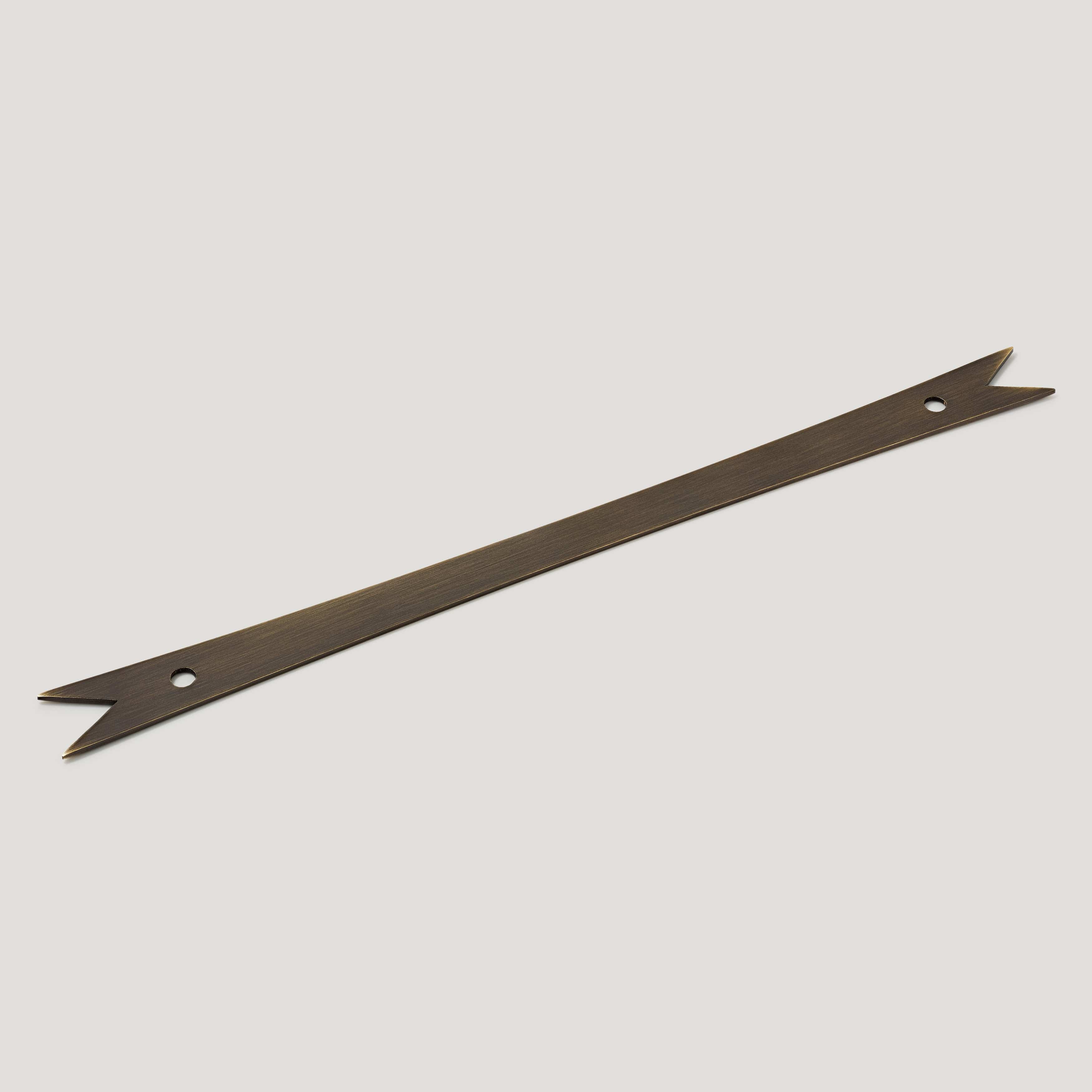Plank Hardware ELIZA Pull with Ribbon Backplate - Antique Brass