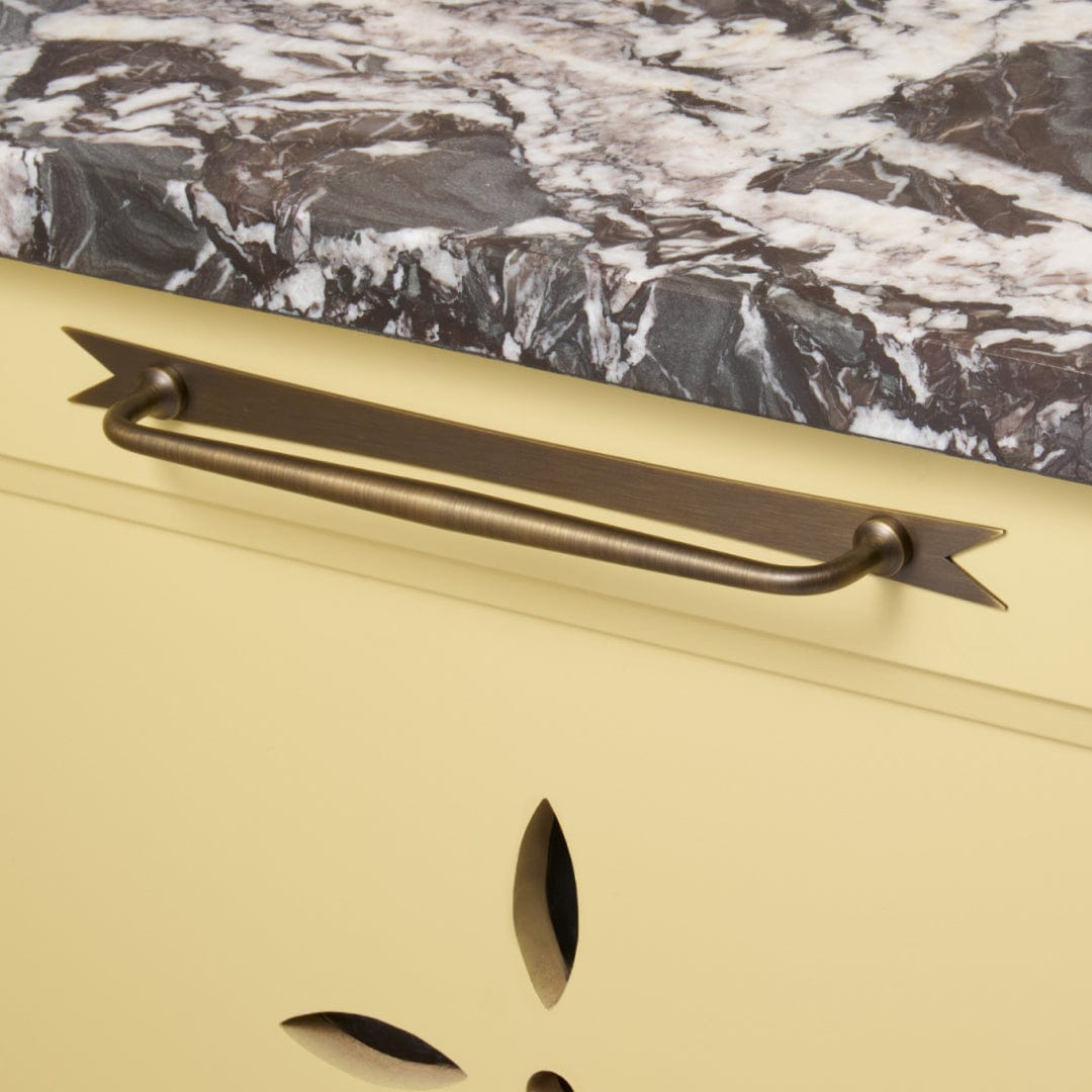 Plank Hardware ELIZA Pull with Ribbon Backplate - Antique Brass