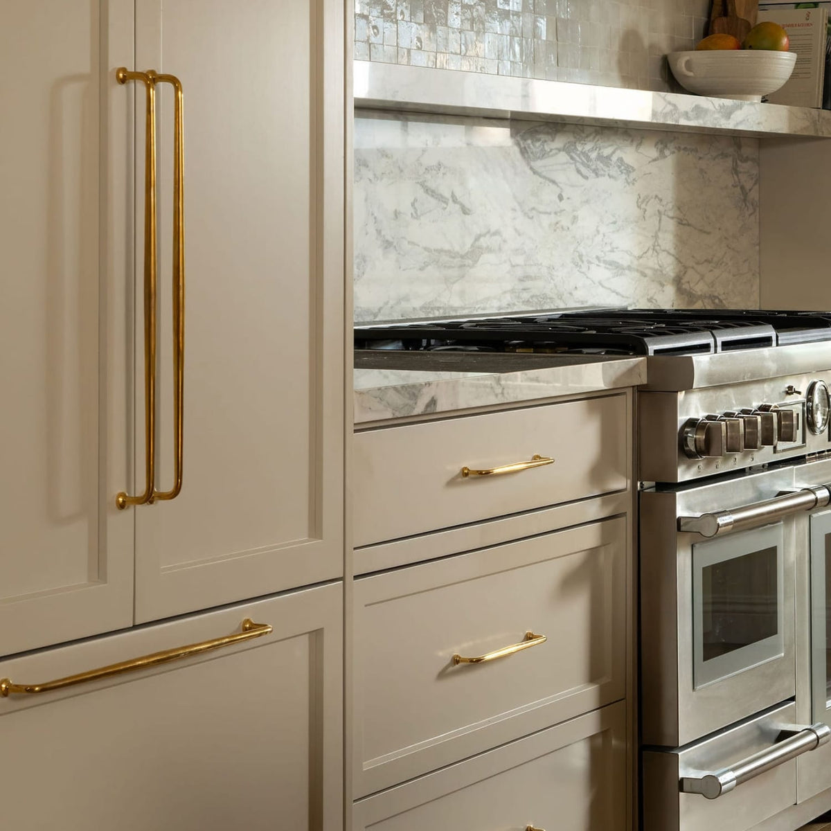 Plank Hardware GRAYSON Appliance Pull - Unlacquered Brass