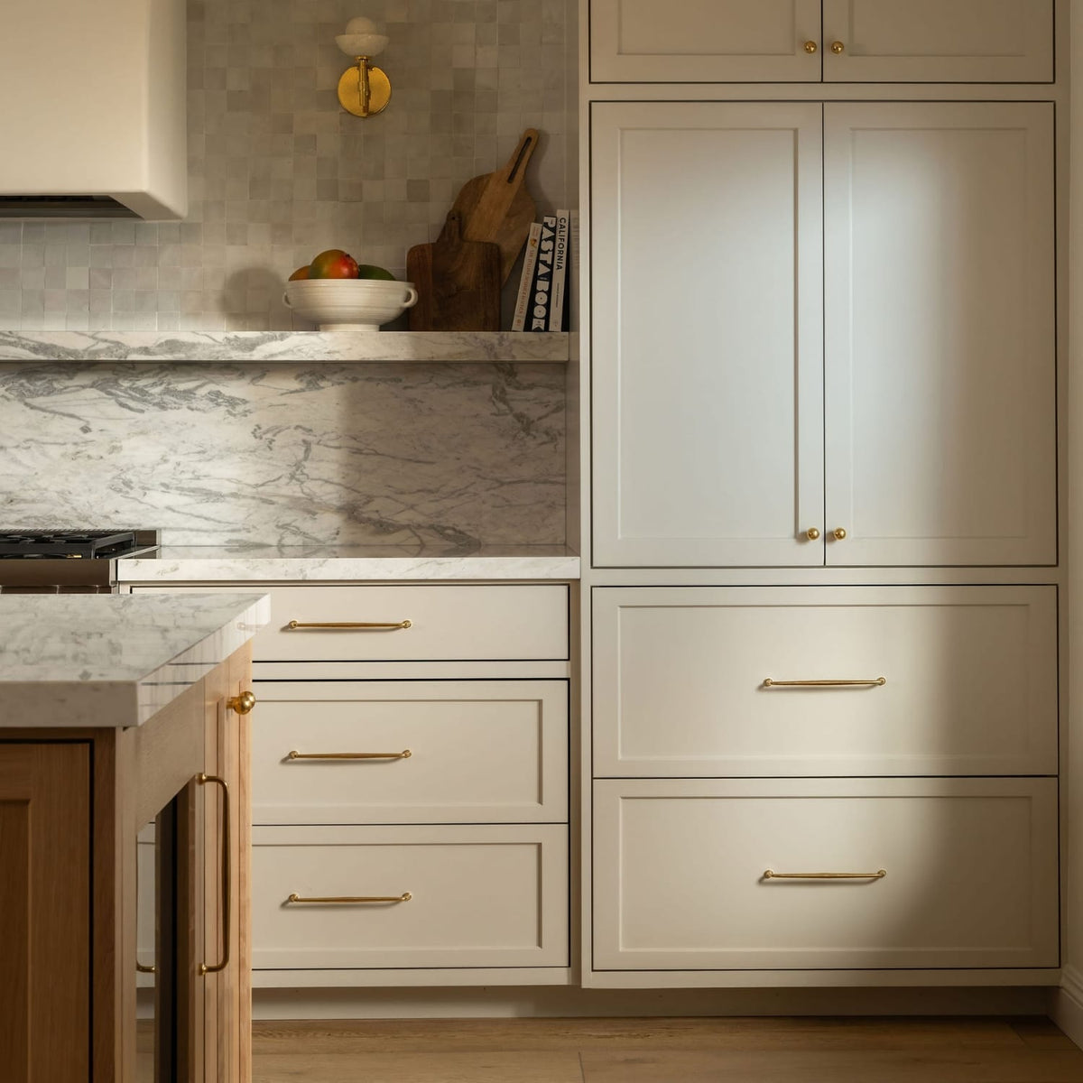 Plank Hardware GRAYSON Pull - Unlacquered Brass