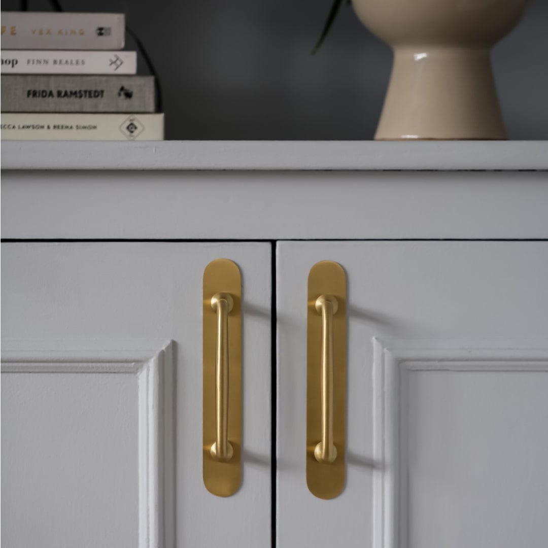 Plank Hardware GRAYSON Traditional D-Bar Pull  - Brass