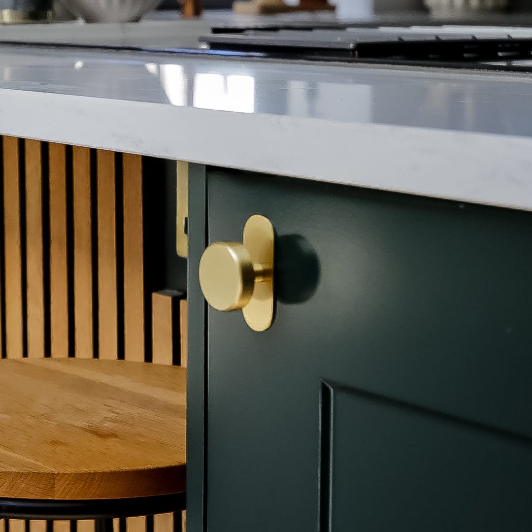 Plank Hardware HUDSON Shaker Cabinet Knob - Brass