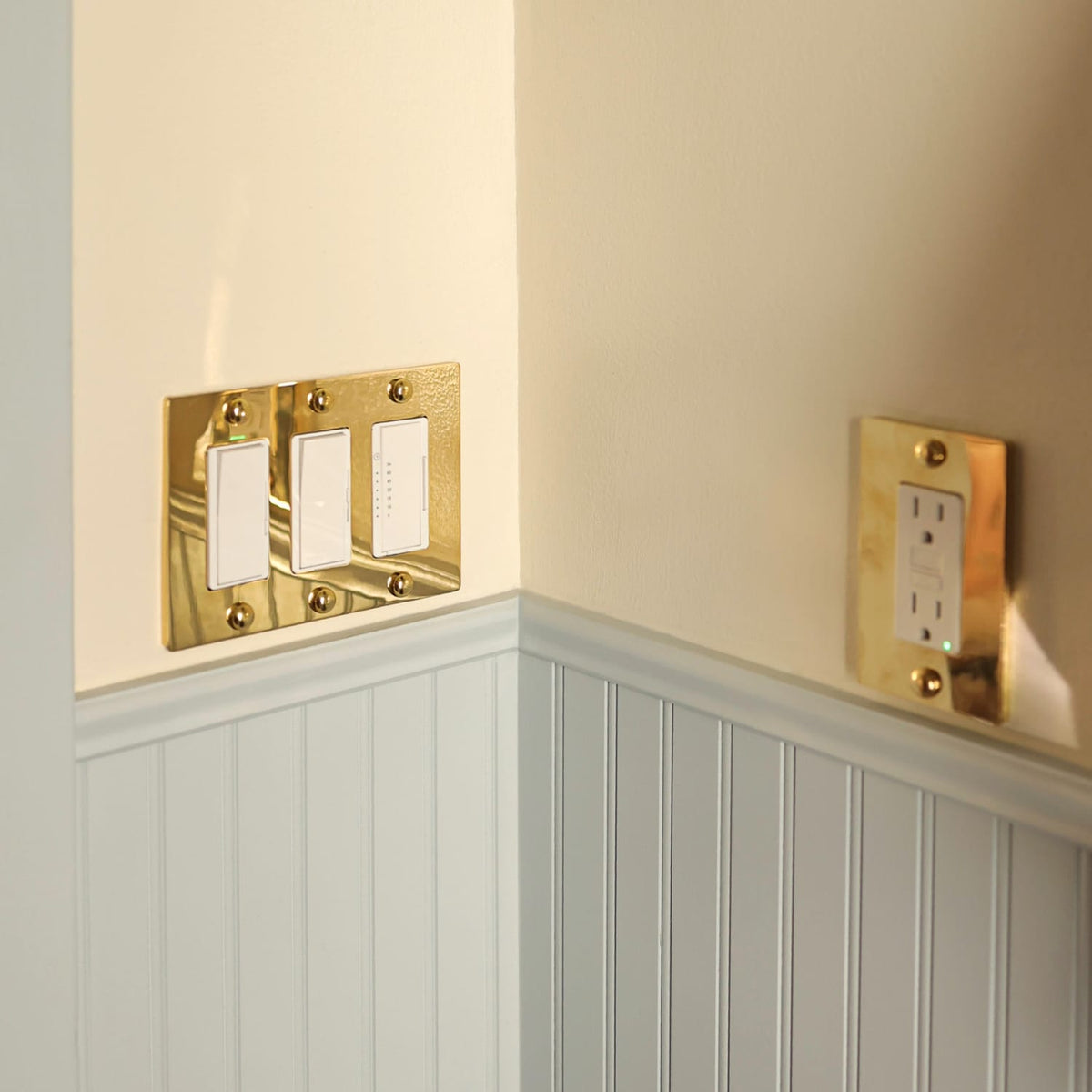 Plank Hardware JASPER 1G 15A GFCI Outlet - Unlacquered Brass