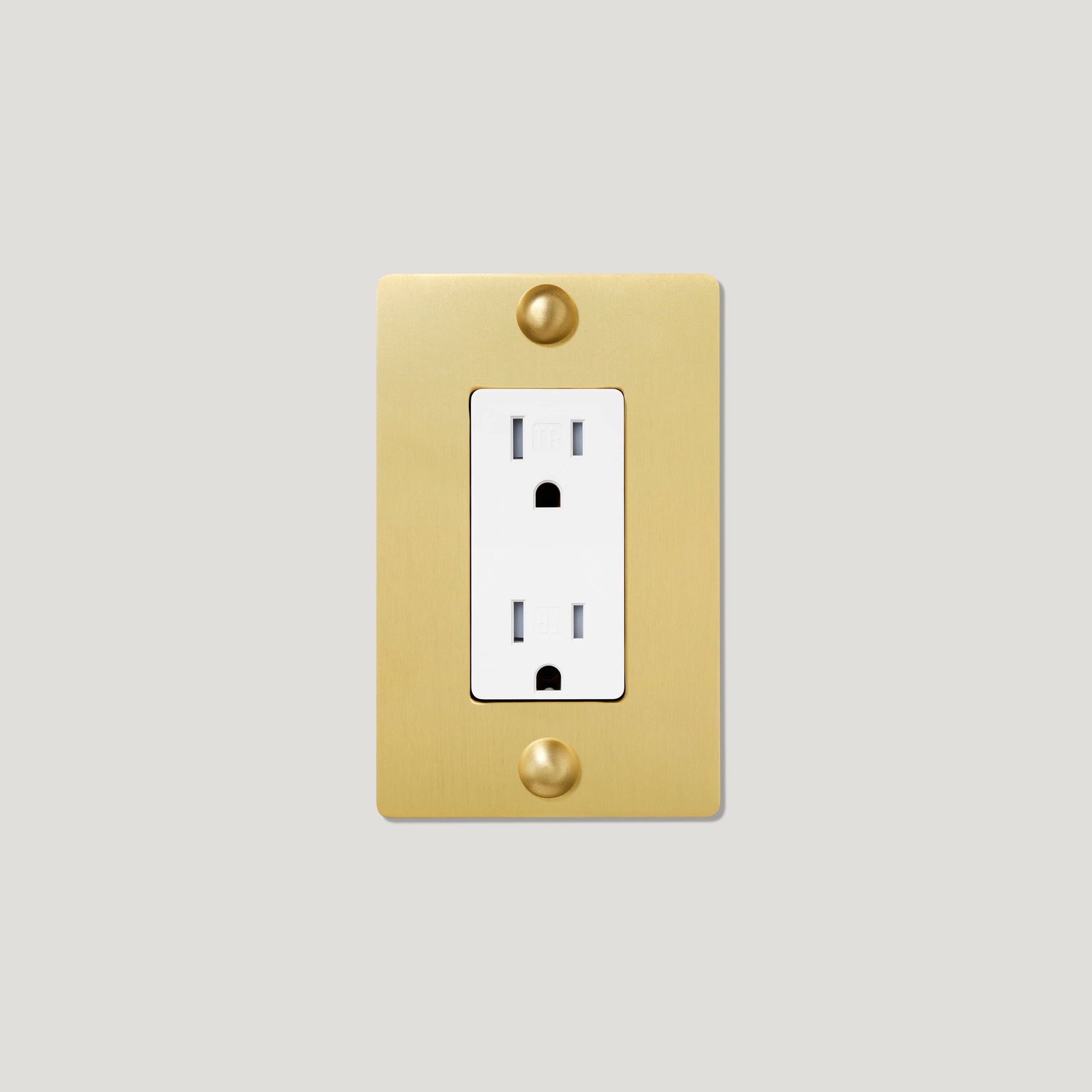 Plank Hardware JASPER 1G 15A Outlet - Brass
