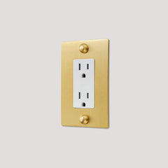 Plank Hardware JASPER 1G 15A Outlet - Brass