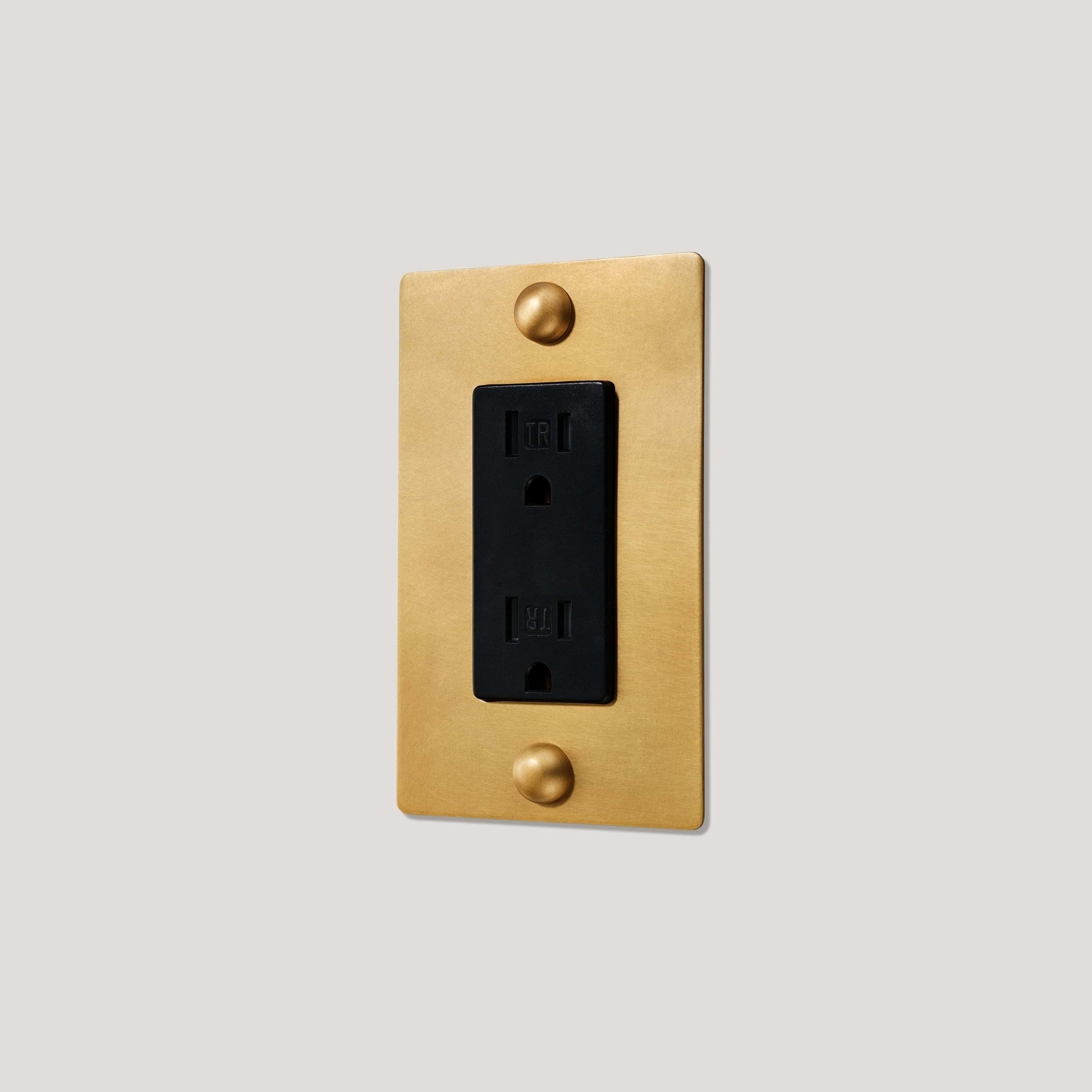 Plank Hardware JASPER 1G 15A Outlet - Heritage Brass