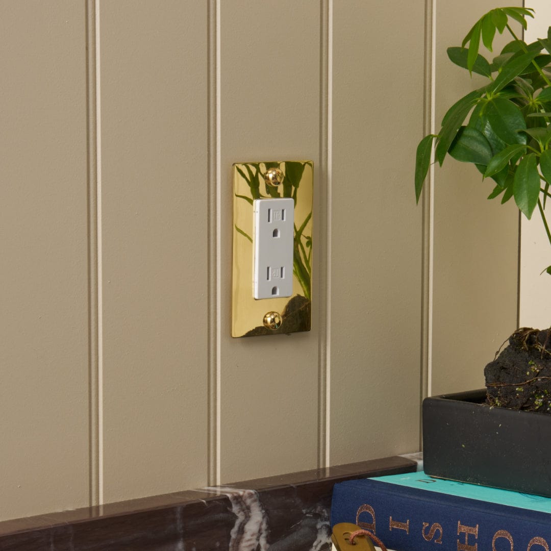 Plank Hardware JASPER 1G 15A Outlet - Unlacquered Brass