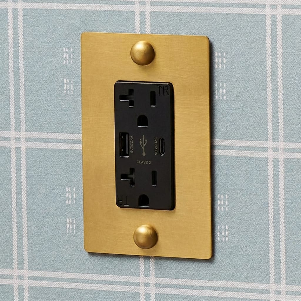Plank Hardware JASPER 1G 20A USB Outlet - Heirloom Brass