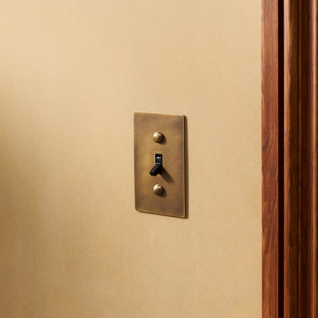 Plank Hardware JASPER 1G Toggle Switch - Antique Brass
