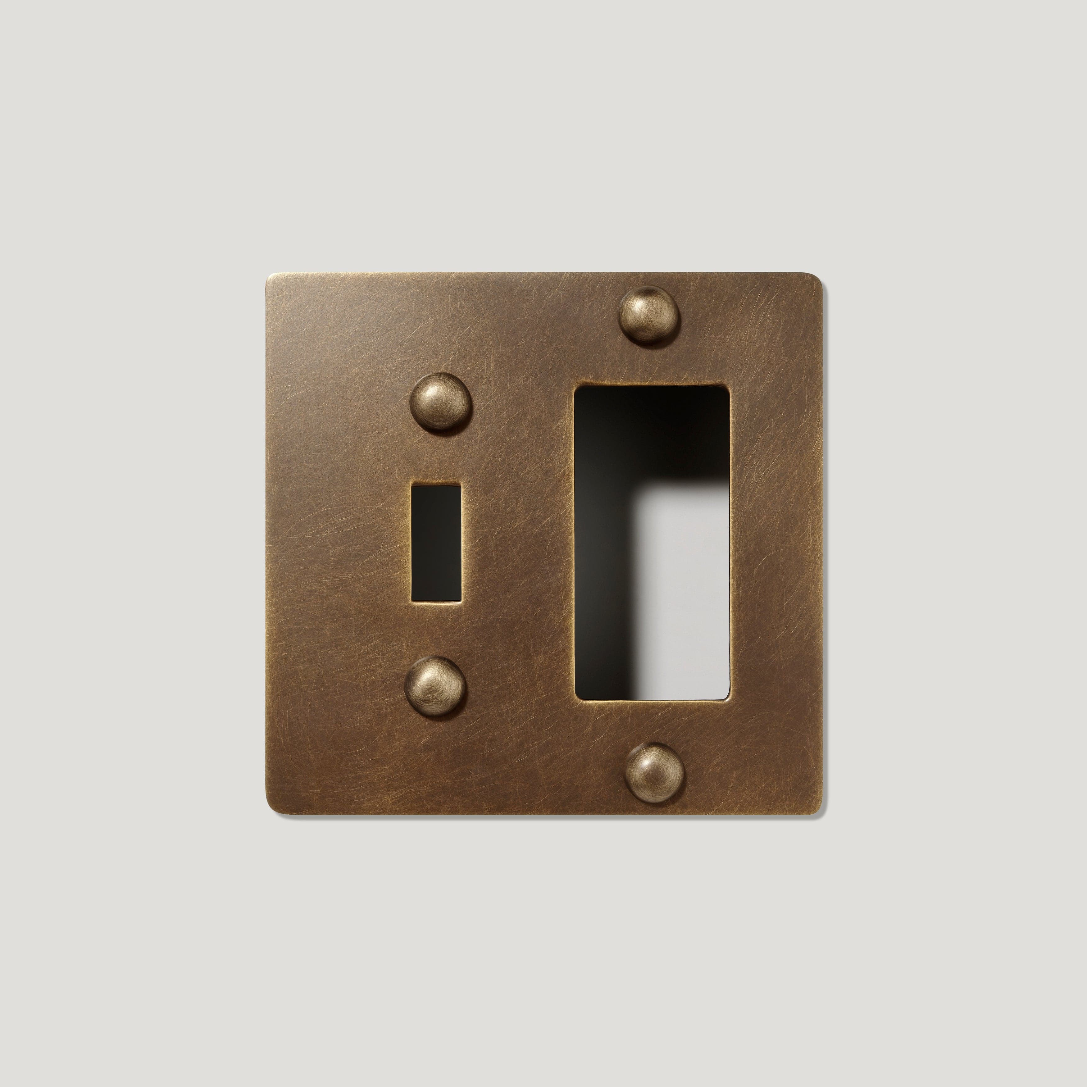 Plank Hardware JASPER 2G Mixed Plate (Toggle/Universal) - Antique Brass