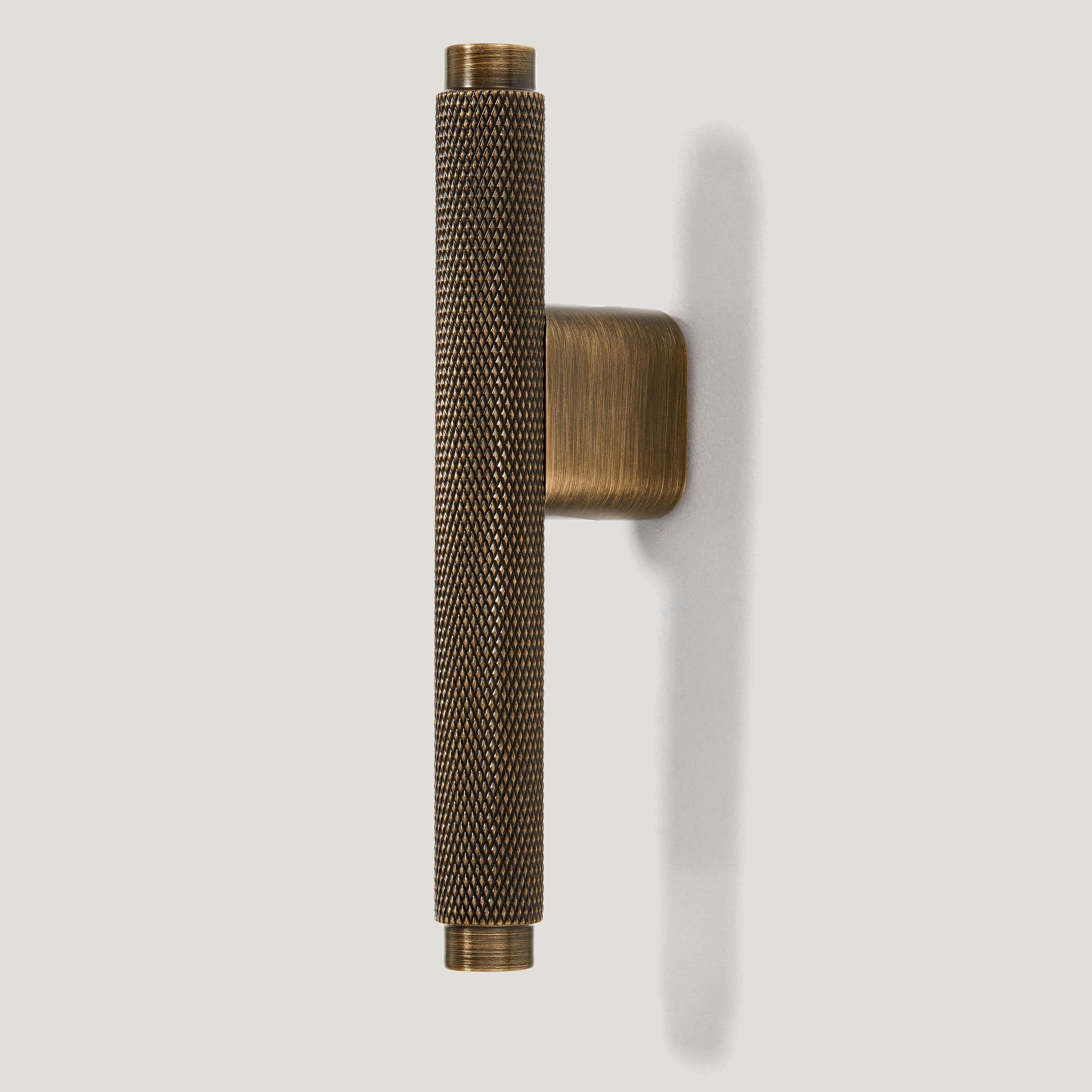 Plank Hardware KEPLER L-Bar Handle - Antique Brass
