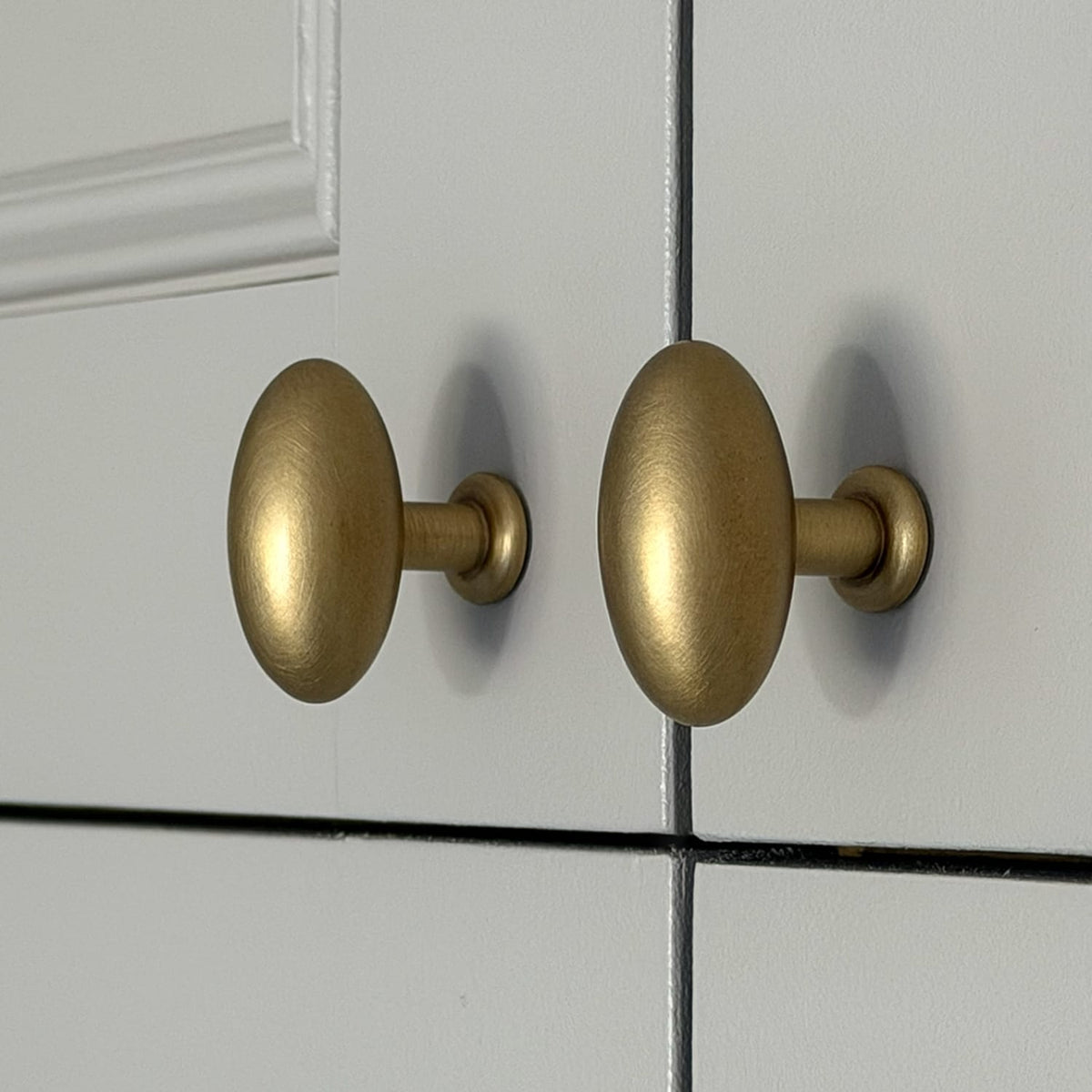 Plank Hardware PEYTON Oval Cabinet Knob - Heirloom Brass