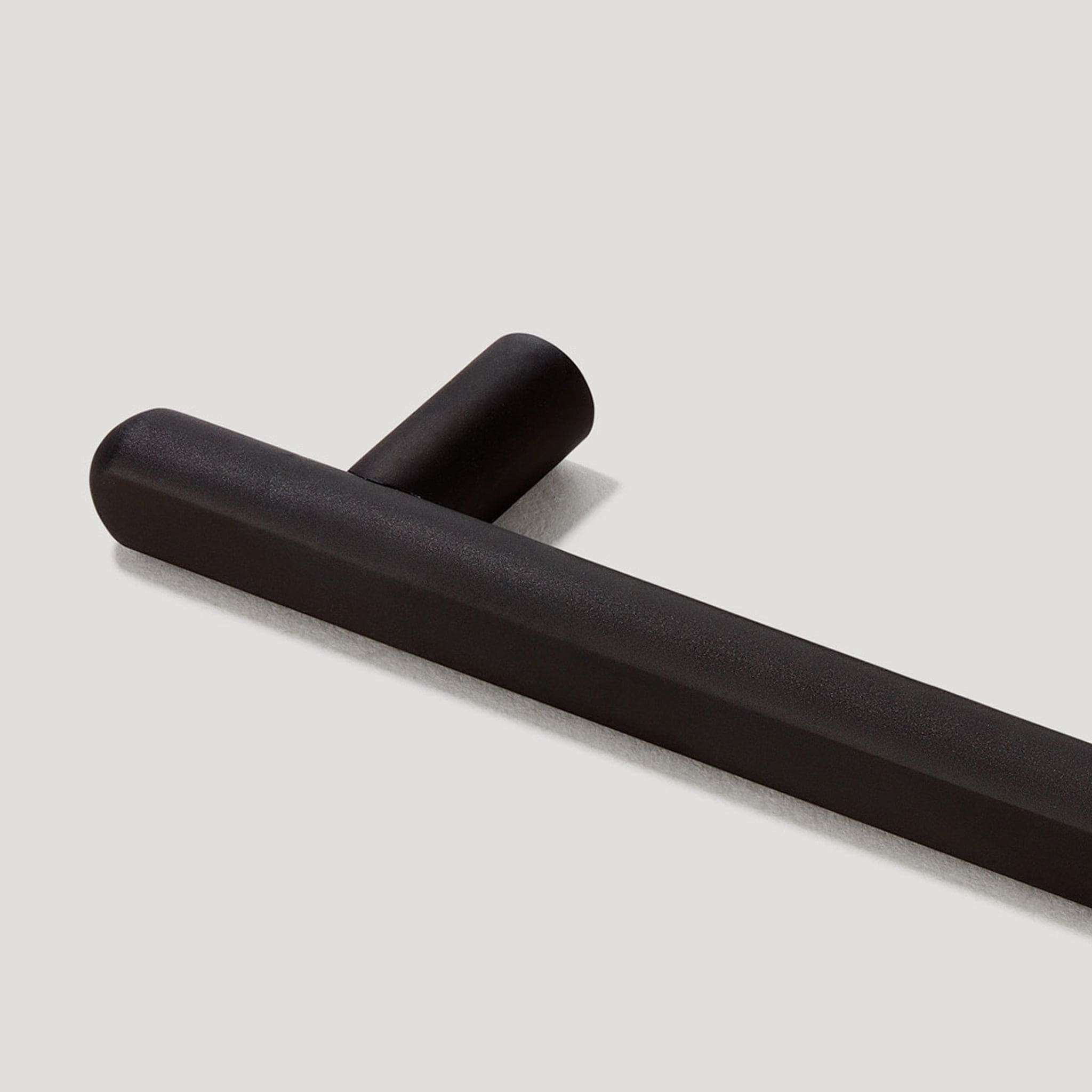 Plank Hardware PLANE Minimalist T-Bar Pull - Black