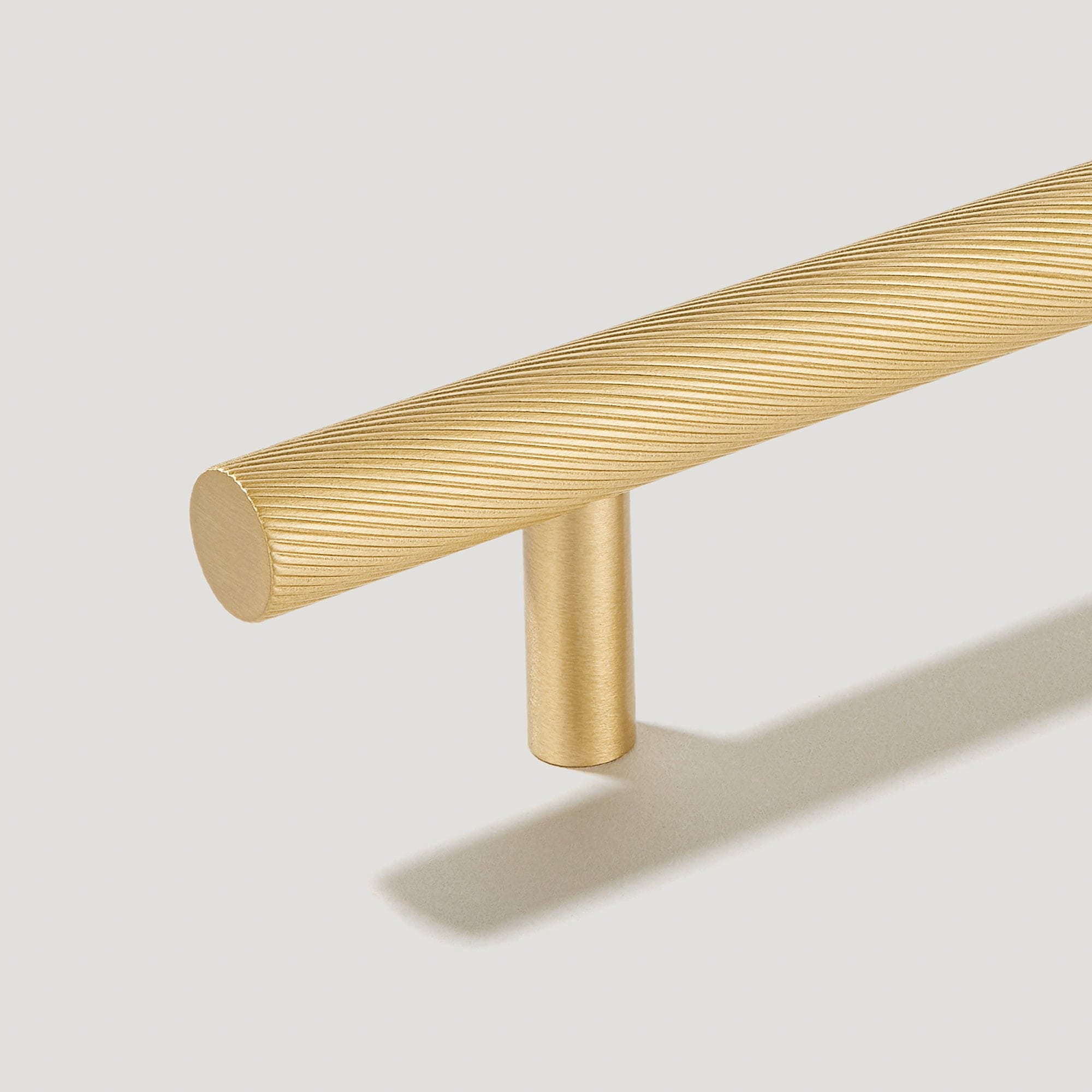 Plank Hardware SEARLE Swirled T-Bar Pull - Brass
