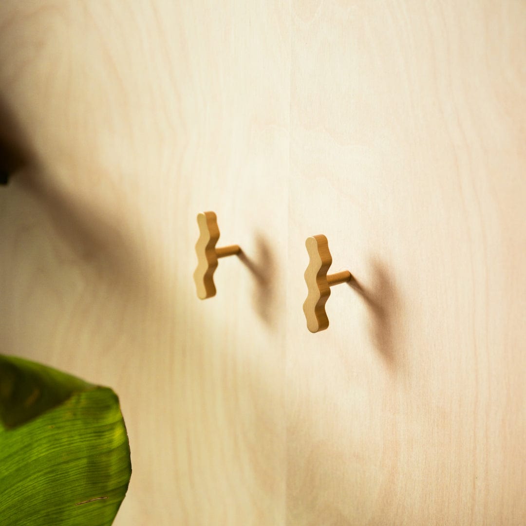 Plank Hardware squiggle single t pull brass 42900761575703