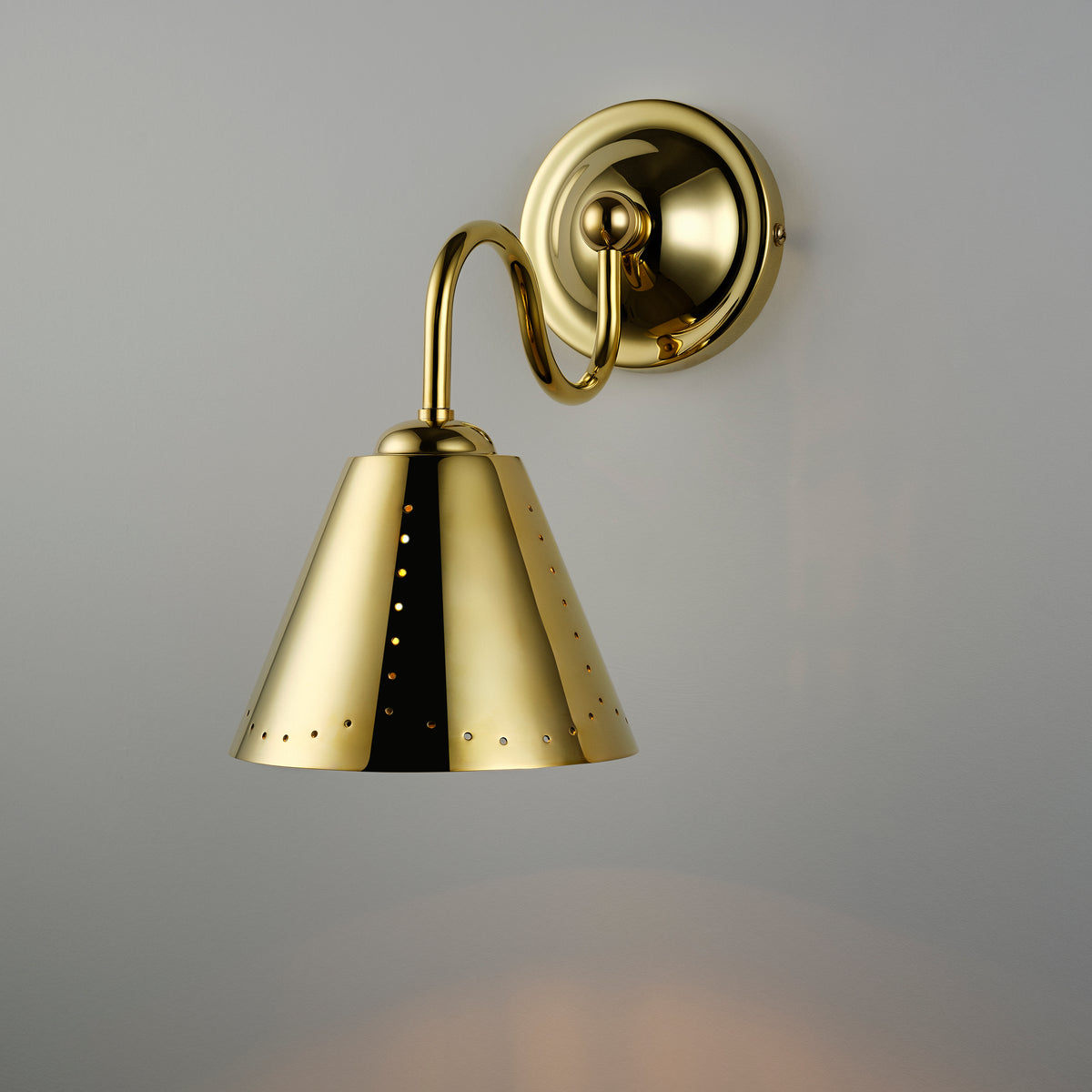 Plank Hardware STELLA Swivel Wall Light - Polished Brass