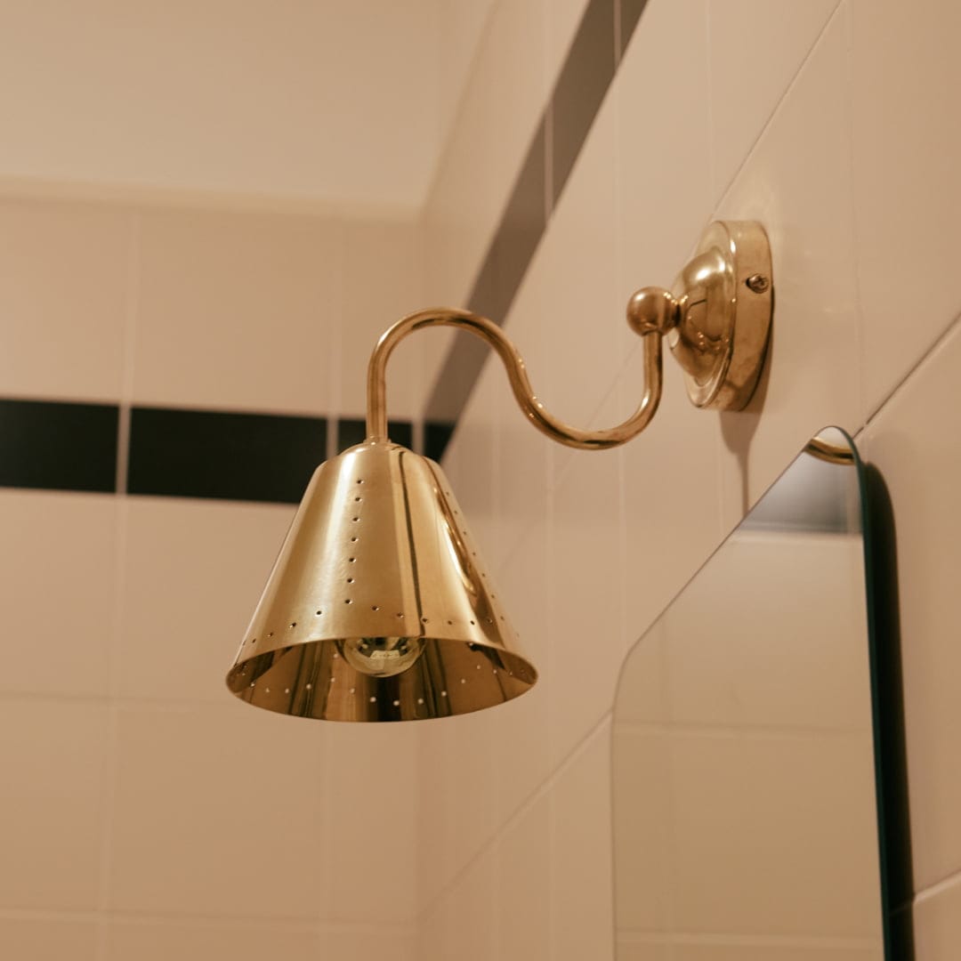 Plank Hardware STELLA Swivel Wall Light - Polished Brass